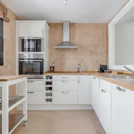 Nyaraló Charming Beachside Townhouse In San Pedro A Lovely Retreat Steps From The Shore *