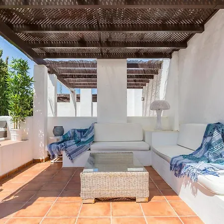 Charming Beachside Townhouse In San Pedro A Lovely Retreat Steps From The Shore Nyaraló *